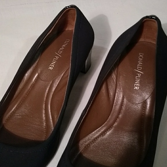 Donald/Pliner * Vero Cuoio Suede Pumps - Picture 4 of 5